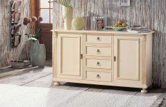 Alina von Gradel - Kommode aus weiß gewischter Fichte