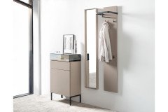 Kaya von Sudbrock - Garderobe in Cosmos-schwarz/ Eiche milk