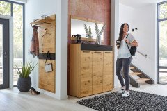 Levio-Foyer von Voss - Garderobe in Balkeneiche/ Lack schwarz matt